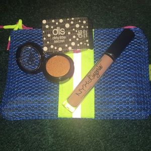 Ipsy bag, eye shadow and lip stick